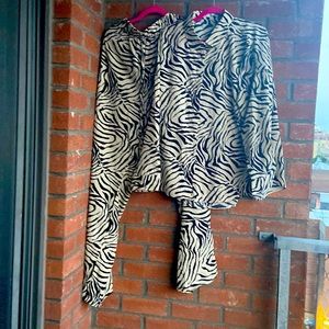 Fashion Nova Zebra Print Drawstring Pant set. Size 1x.